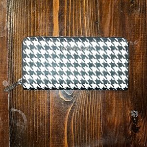 EUC Michael Kors Wallet